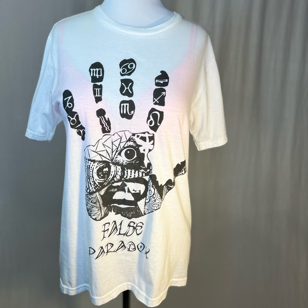 District very important tee (False Paradox)